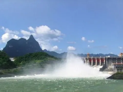 Đóng tiếp 1 cửa xả đáy hồ thủy điện Tuyên Quang