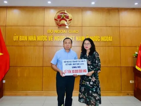 Kiều bào chung tay ủng hộ người dân bị bão lụt