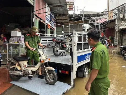 Khẩn cấp sơ tán hơn 500 hộ dân do tràn đê ở Bắc Giang