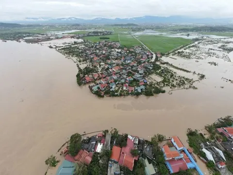 Nước lũ trên sông Kinh Thầy trên mức báo động 3