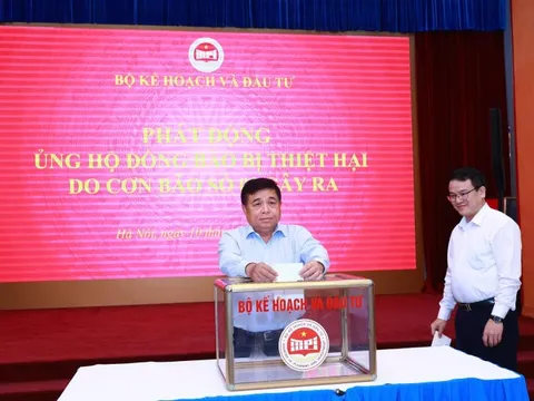 Bộ Kế hoạch và Đầu tư ủng hộ đồng bào bị thiệt hại do cơn bão số 3