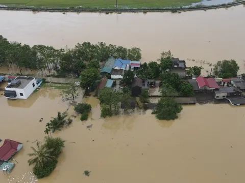 Hà Nội: Vùng “rốn lũ” huyện Chương Mỹ cô lập trong biển nước