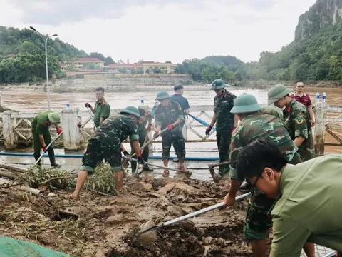 Chùm ảnh: Quân dân Lạng Sơn chung vai sát cánh khắc phục hậu quả mưa lũ