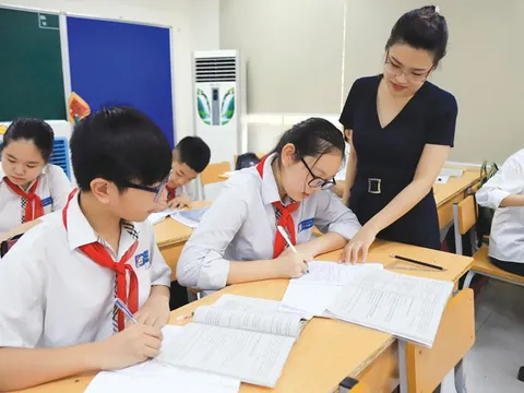 Bảo đảm các điều kiện an toàn khi học sinh trở lại trường học sau bão