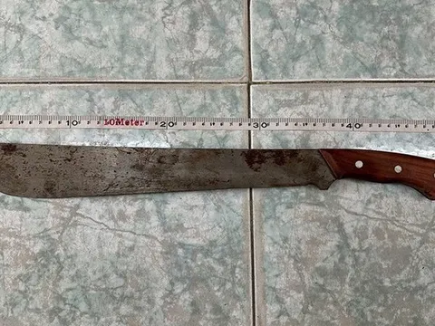 Đưa dao cho bạn chém người, 1 đối tượng bị khởi tố