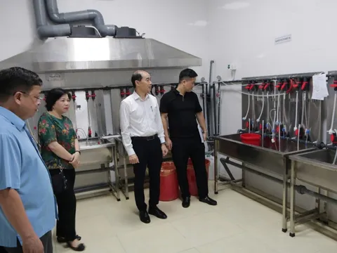 Đảm bảo nước sạch, vệ sinh môi trường, quản lý chất thải y tế mùa mưa lũ