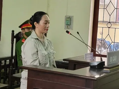 "Cô đồng bổ cau" ở Hải Dương khóc lóc, đòi minh oan trước toà