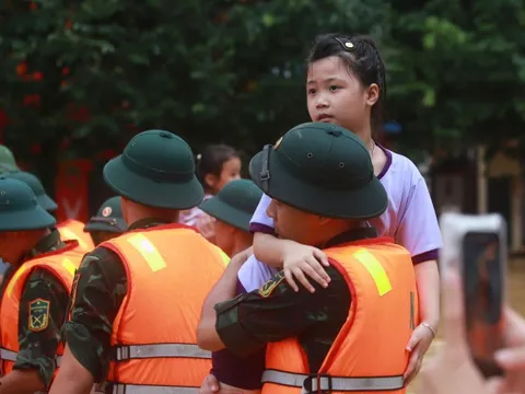 Kiên quyết không để người dân ở lại khu vực nguy hiểm khi lũ lên cao