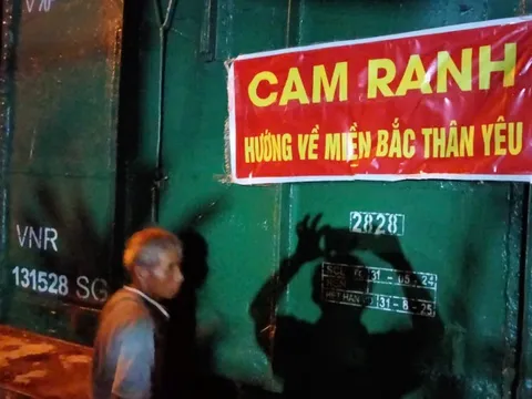 Đường sắt lập tàu chở hàng cứu trợ một xã bị chia cắt tại Yên Bái