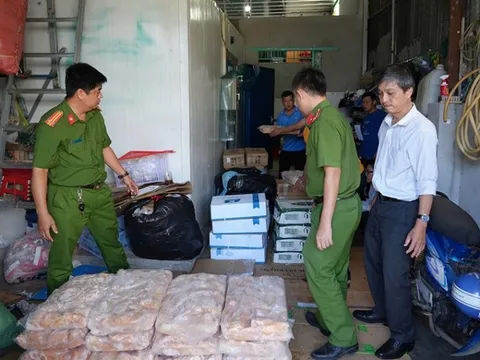 Thu giữ gần 1,4 tấn thịt gà, mỡ heo không rõ nguồn gốc tại Bình Thuận