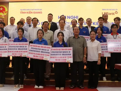 2 trường hợp sinh viên sẽ được Quỹ khuyến học Kiên Giang hỗ trợ đến khi tốt nghiệp