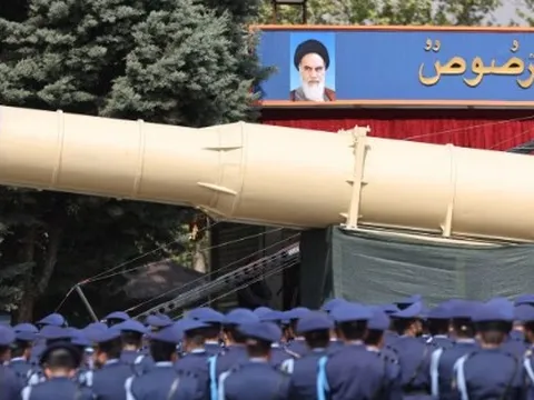 Iran phản ứng thận trọng với lệnh trừng phạt của Mỹ và EU liên quan đến Nga