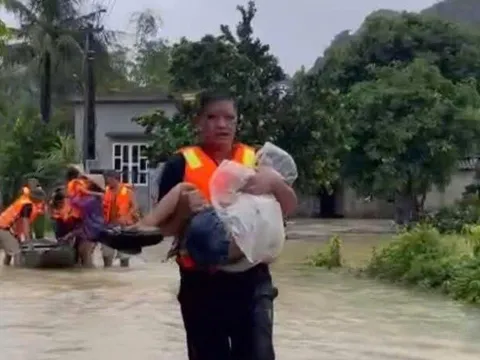 Thư thăm hỏi cán bộ chiến sỹ công an đang giúp dân khắc phục hậu quả mưa lũ