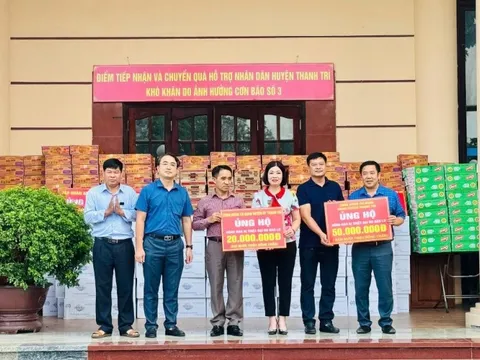 Tiếp nhận và chuyển quà hỗ trợ nhân dân khó khăn do ảnh hưởng của cơn bão số 3