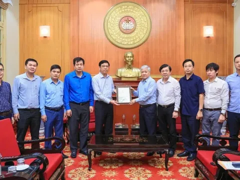 Bộ GTVT trao 4 tỷ đồng ủng hộ bà con thiệt hại do bão lũ