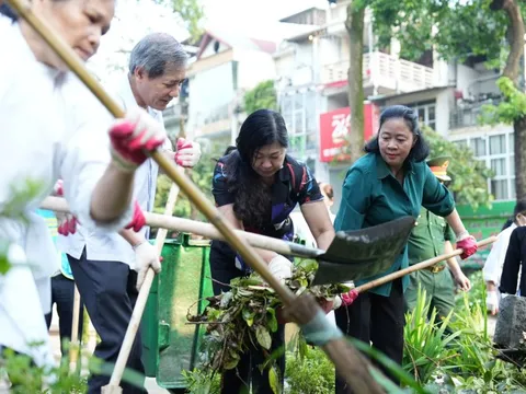 Hà Nội phát động đồng loạt ra quân tổng vệ sinh môi trường
