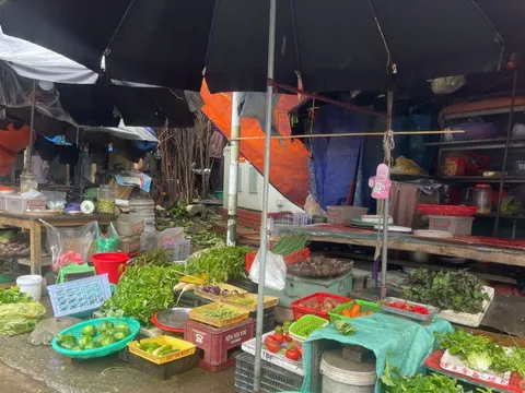 Đảm bảo không thiếu hàng hóa, thực phẩm sau bão