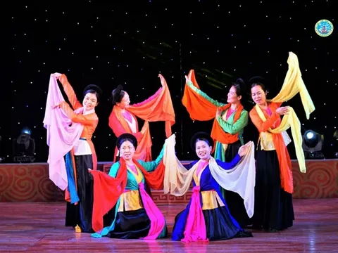 Tôn vinh nghệ thuật chèo với Hội diễn nghệ thuật quần chúng “Hội tụ sông Hồng”