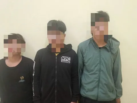 Công an triệu tập 3 đối tượng chặn đường "xin đểu" học sinh
