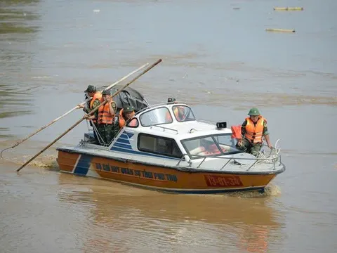 Vụ sập cầu Phong Châu: Tìm thấy nạn nhân đầu tiên trong số 8 người mất tích