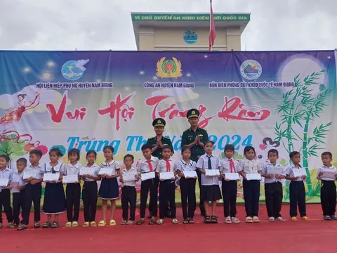 Trung thu ấm áp đến với trẻ em vùng cao, biên giới