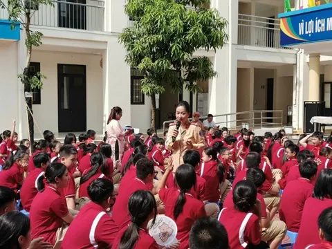 Thực hiện phổ biến kiến thức, xây dựng văn hóa giao thông học đường