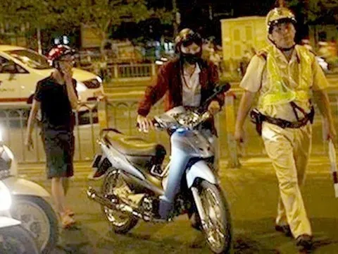 Đèn xe máy bị hỏng khi đi đường, có bị xử phạt hay không?