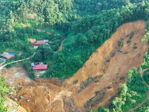 Nỗ lực tìm kiếm nạn nhân cuối cùng trong vụ sạt lở đất ở Yên Bái