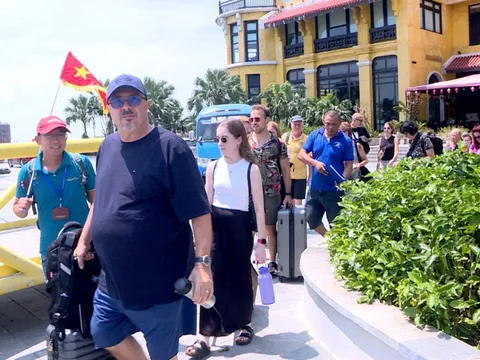 Vịnh Hạ Long đón gần 30.000 lượt khách từ sau bão