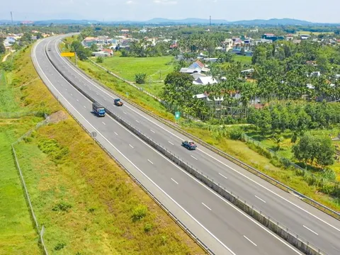 Khắc phục bong bật, hằn lún trên cao tốc Đà Nẵng - Quảng Ngãi trong tháng 9/2024