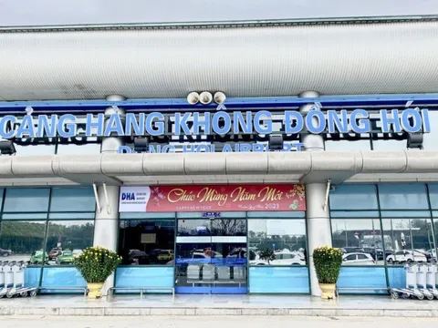 Tạm đóng cửa sân bay Đồng Hới 7 tiếng do ảnh hưởng của bão số 4