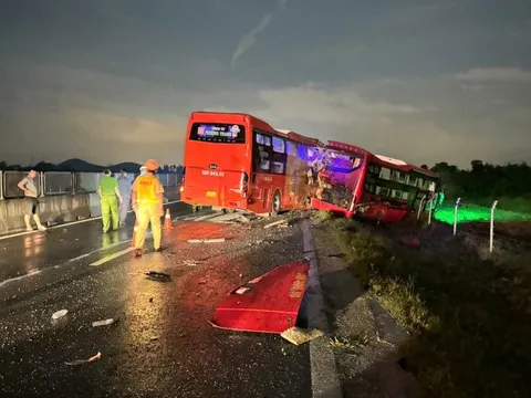 Tai nạn nghiêm trọng trên cao tốc Vĩnh Hảo - Phan Thiết, 2 người tử vong