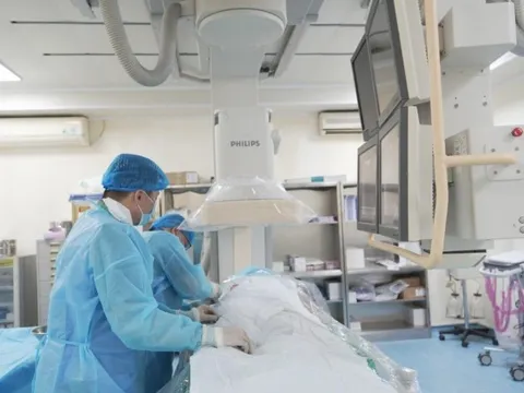 BV Hữu Nghị: Ứng dụng tán sỏi đường mật qua da thay thế mổ hở