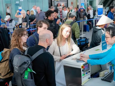 Nhiều khách quốc tế bị từ chối nhập cảnh, hàng không kiểm soát chặt chẽ giấy tờ đi tàu bay