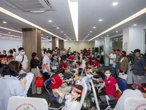 Gần 1.000 người hưởng ứng hiến máu Ngày Chủ nhật đỏ cùng Amway Việt Nam