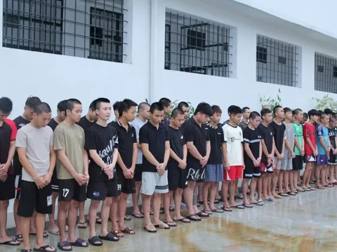 "Thể hiện bản thân" lúc nửa đêm, hơn 50 thanh, thiếu niên bị bắt giữ