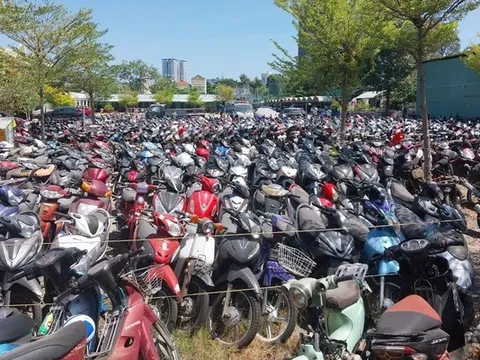 Khởi tố 2 nam thanh niên liều lĩnh lấy trộm xe máy vi phạm tại khu vực tạm giữ