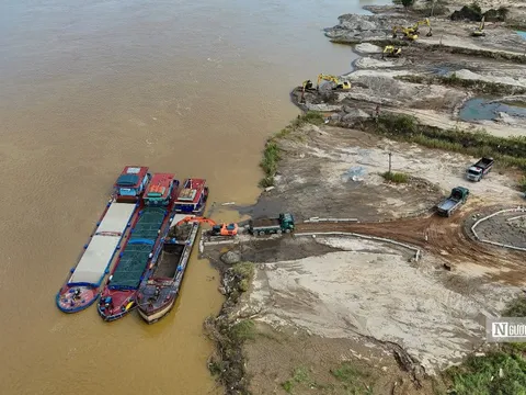 Hà Nội: Bến bãi ven sông Hồng hoạt động mùa mưa lũ, Chủ tịch Quận lên tiếng