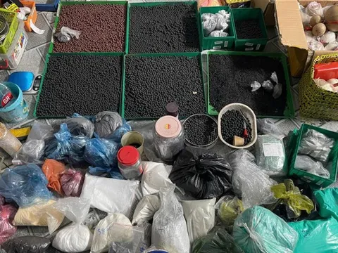 Bắt đối tượng mua chất hóa học chế tạo pháo hoa nổ để bán