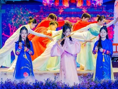 Ấn tượng chương trình nghệ thuật áo dài Festival Huế 2024