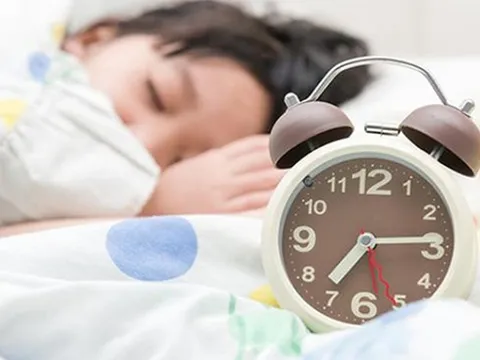 Rèn con thói quen đúng giờ