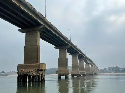 Ô tô dưới 7 chỗ được phép đi qua cầu Trung Hà giữa Hà Nội và Phú Thọ