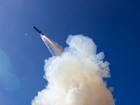 Khai hỏa tên lửa tàng hình AGM-158C LRASM từ tiêm kích F-35: “Cặp đôi hoàn hảo”