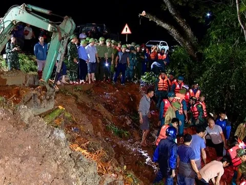 Thanh Hóa thông tin về sự cố rò rỉ bờ đê sông Mã