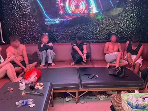Bắt quả tang nhóm đối tượng bay lắc ở quán karaoke