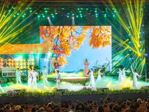 Đêm nhạc 'Mùa thu cho em' khép lại Festival Huế mùa thu