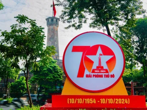 Hà Nội rực rỡ sắc màu chào mừng kỷ niệm 70 năm Ngày Giải phóng Thủ đô