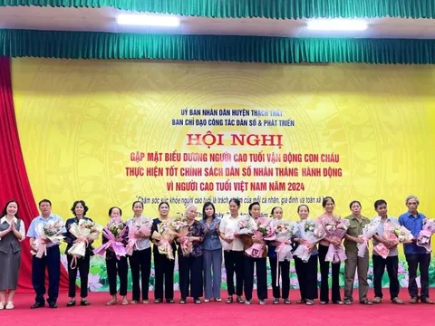 Huyện Thạch Thất biểu dương người cao tuổi vận động con cháu thực hiện tốt chính sách dân số