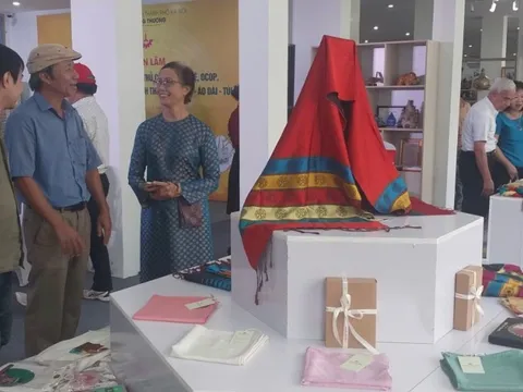 Hà Nội: Giới thiệu hơn 400 sản phẩm thêu ren - lụa - áo dài - túi vải tiêu biểu