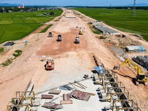 Tăng tốc thi đua, công trường các dự án cao tốc mang diện mạo mới